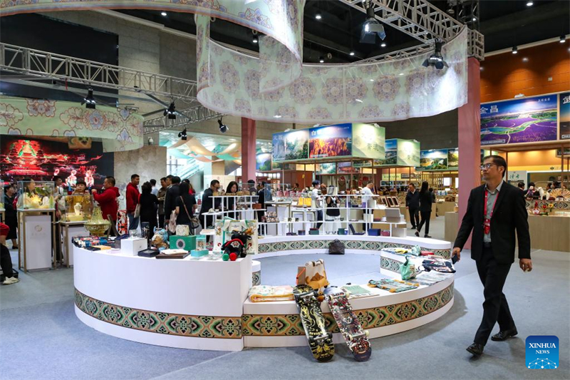 Ξεκ?νησε η 8η Διεθν?? Πολιτιστικ? ?κθεση του Δρ?μου του Μεταξιο? (Ντουνχου?νγκ)