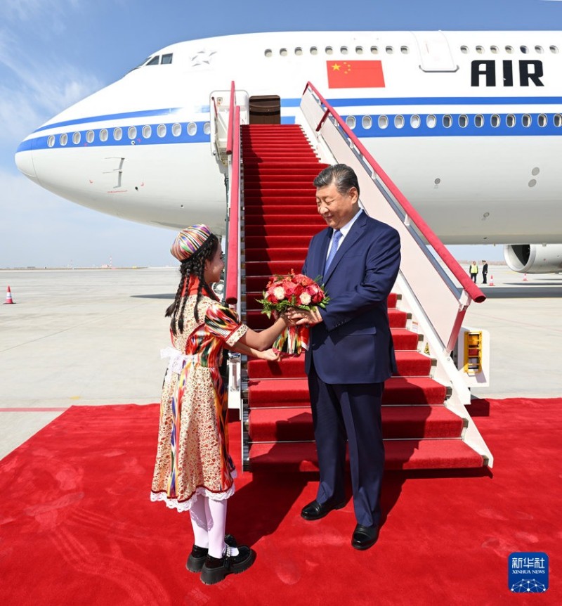 Ο Πρ?εδρο? Σι φτ?νει στο Ουρο?μτσι για του? εορτασμο?? τη? 70?? επετε?ου απ? την ?δρυση τη? Αυτ?νομη? Περιοχ?? Σιντζι?νγκ Ουιγο?ρ