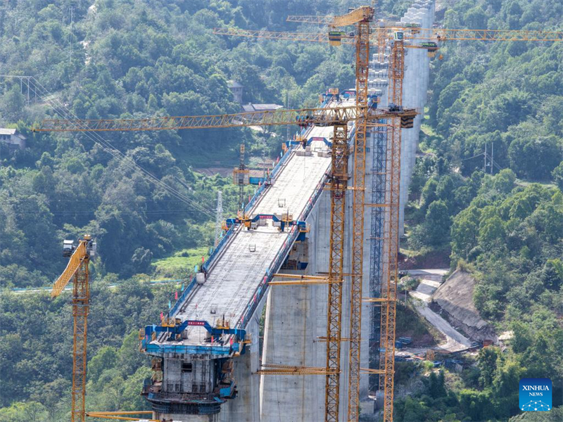 Ολοκληρ?θηκε η κατασκευ? του κ?ριου τμ?ματο? τη? μεγ?λη? γ?φυρα? διπλ?? τροχι??