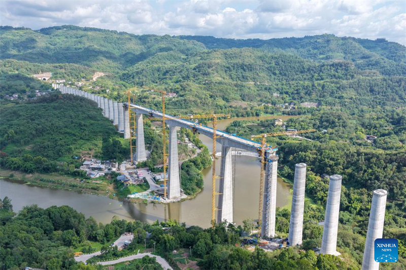 Ολοκληρ?θηκε η κατασκευ? του κ?ριου τμ?ματο? τη? μεγ?λη? γ?φυρα? διπλ?? τροχι??