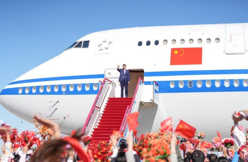 Ο Σι αναχωρε? για το Πεκ?νο μετ? την παρακολο?θηση των εορτασμ?ν για την 70? επ?τειο ?δρυση? τη? Αυτ?νομη? Περιοχ?? Σιντζι?νγκ Ουιγο?ρ