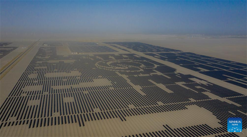 Η επαρχ?α Σιντζι?νγκ μετατρ?πει τι? ερ?μου? σε χρυσωρυχε?ο ανανε?σιμη? εν?ργεια?