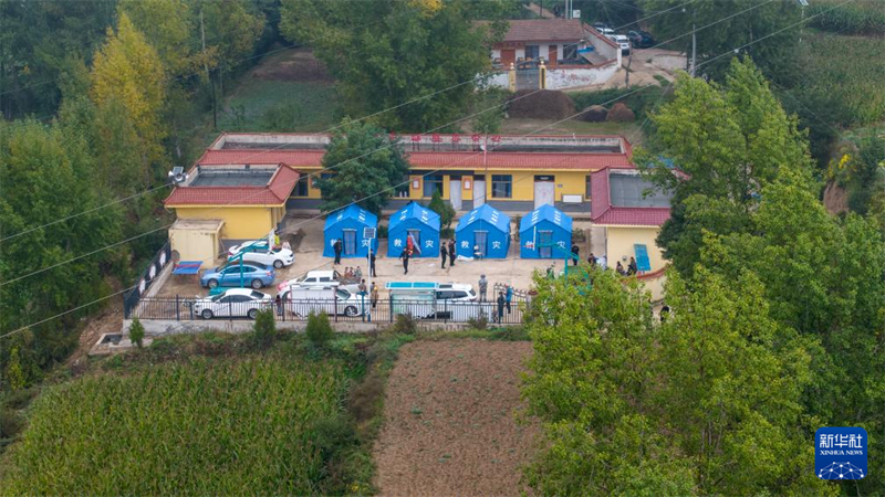 Κομητε?α Λονγκσ? τη? επαρχ?α? Γκανσο?: Στ?νονται σκην?? για την παροχ? βο?θεια? στου? πληγ?ντε? απ? τον σεισμ? και ?λε? οι σχετικ?? εργασ?ε? προχωρο?ν ομαλ?