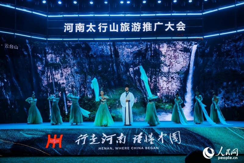 Η Δι?σκεψη Προ?θηση? Τουρισμο? των Ορ?ων Τα?χ?νγκ τη? Χεν?ν ξεκιν? στην π?λη Σινσι?νγκ, προσκαλ?ντα? επισκ?πτε? απ? ?λη τη χ?ρα να γνωρ?σουν τα Τα?χ?νγκ