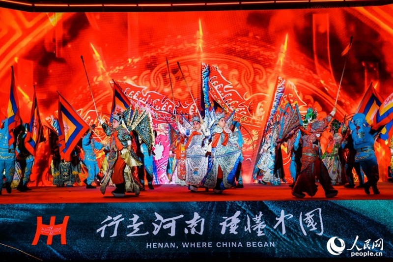 Η Δι?σκεψη Προ?θηση? Τουρισμο? των Ορ?ων Τα?χ?νγκ τη? Χεν?ν ξεκιν? στην π?λη Σινσι?νγκ, προσκαλ?ντα? επισκ?πτε? απ? ?λη τη χ?ρα να γνωρ?σουν τα Τα?χ?νγκ