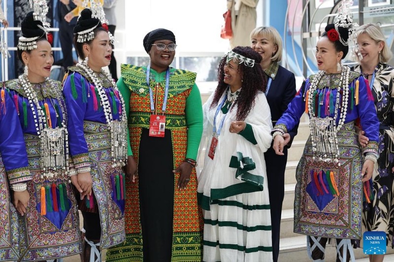 ?κθεση που παρουσι?ζει την πρ?οδο τη? Κ?να? στον τομ?α τη? ψηφιακ?? και ?ξυπνη? ενδυν?μωση? των γυναικ?ν και των κοριτσι?ν στο Πεκ?νο