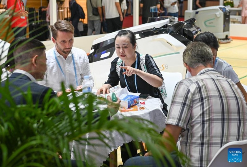 Η ?κθεση Εισαγωγ?ν και Εξαγωγ?ν τη? Κ?να? , ξεκ?νησε την Τετ?ρτη στη ν?τια Κ?να, με αριθμ? ρεκ?ρ εκθετ?ν και αγοραστ?ν.