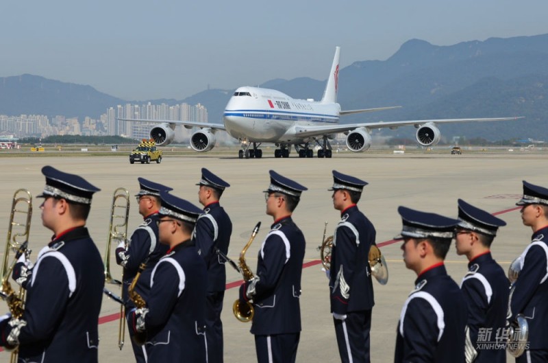 Ο Κιν?ζο? Πρ?εδρο? Σι Τζινπ?νγκ φτ?νει στο Μπουσ?ν τη? Δημοκρατ?α? τη? Κορ?α?