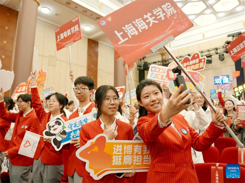 Τελετ? ορκωμοσ?α? των εθελοντ?ν τη? επερχ?μενη? 8η? Διεθνο?? ?κθεση? Εισαγωγ?ν τη? Κ?να? που πραγματοποι?θηκε στη Σαγκ?η