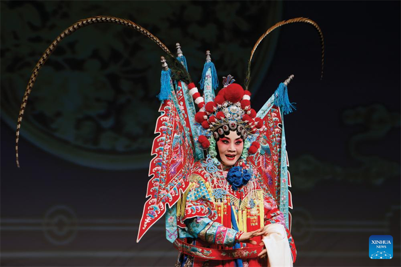 Η πολιτιστικ? παρ?σταση ?Αγκαλι?στε την Κ?να - Συναισθ?ματα του Πεκ?νου? ανεβα?νει στη Ρουμαν?α