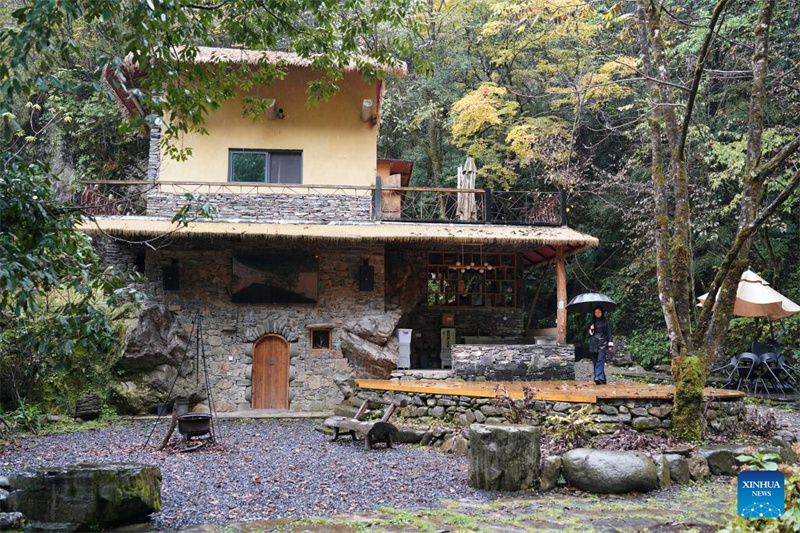 Η φωτογραφ?α που τραβ?χτηκε στι? 29 Οκτωβρ?ου του 2025, δε?χνει μια ?ποψη του βιομηχανικο? π?ρκου τουρισμο? υγε?α? στην κομητε?α Τζενπ?νγκ, τη? επαρχ?α? Σαανσ?. (Φωτογραφ?α / Xinhua)