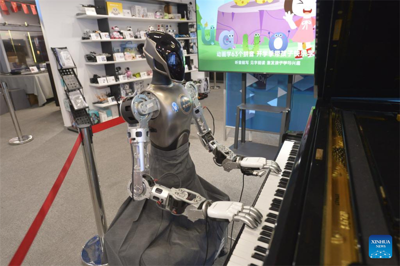 Μια ματι? στα ανθρωποειδ? ρομπ?τ στην π?λη Σεντζ?ν