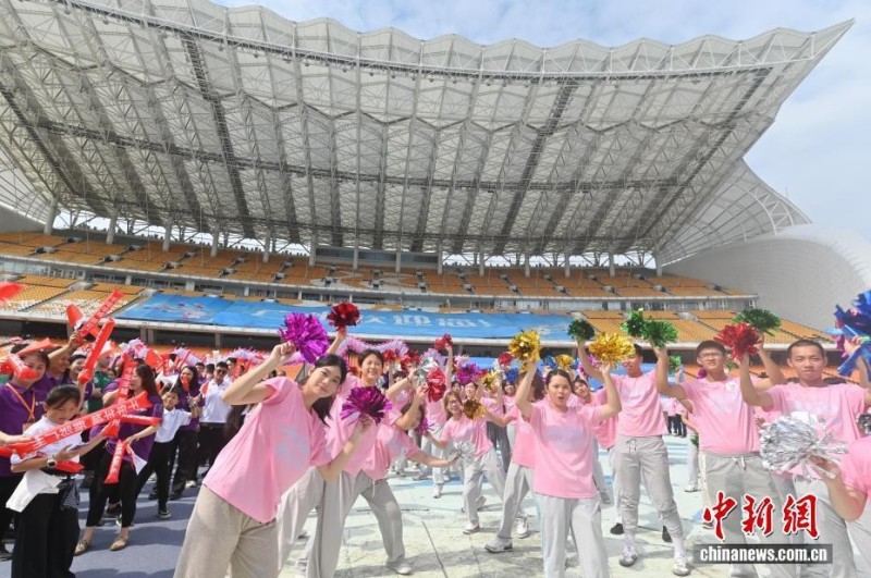 Στου? 15ου? Εθνικο?? Αγ?νε? τη? Κ?να? (Γκουανγκντ?νγκ-Χονγκ Κονγκ-Μακ?ο) διεξ?χθη λαμπαδηδρομ?α