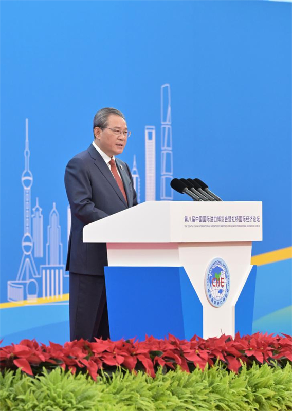 Ο Κιν?ζο? Πρωθυπουργ?? Λι Τσι?νγκ εκφωνε? κεντρικ? ομιλ?α στην τελετ? ?ναρξη? τη? ?γδοη? Διεθνο?? ?κθεση? Εισαγωγ?ν τη? Κ?να? (CIIE) και του Διεθνο?? Οικονομικο? Φ?ρουμ Χονγκτσι?ο στη Σαγκ?η, στην ανατολικ? Κ?να, στι? 5 Νοεμβρ?ου 2025. (Φωτογραφ?α / Xinhua)