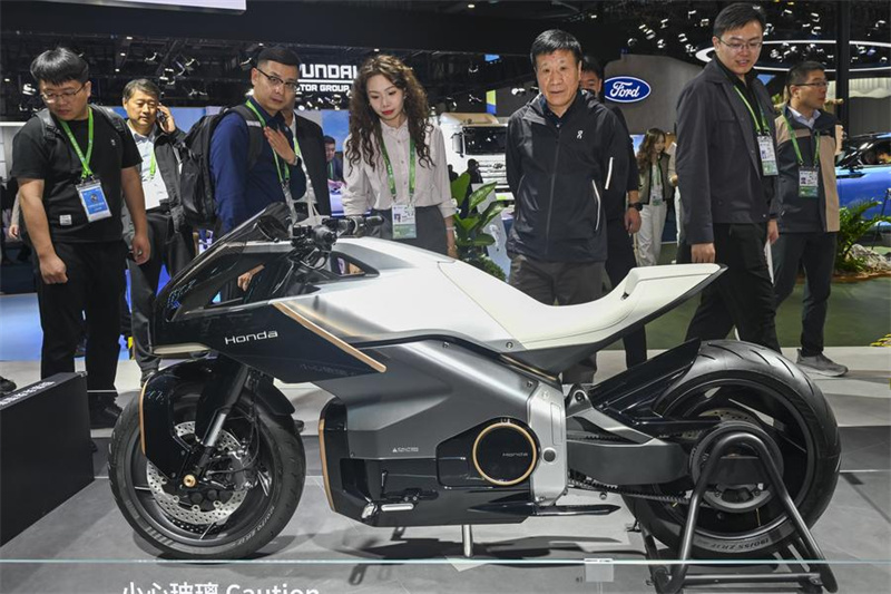 Οι τεχνολογ?ε? αιχμ?? προσελκ?ουν επισκ?πτε? στην 8η Διεθν? ?κθεση Εισαγωγ?ν τη? Κ?να?