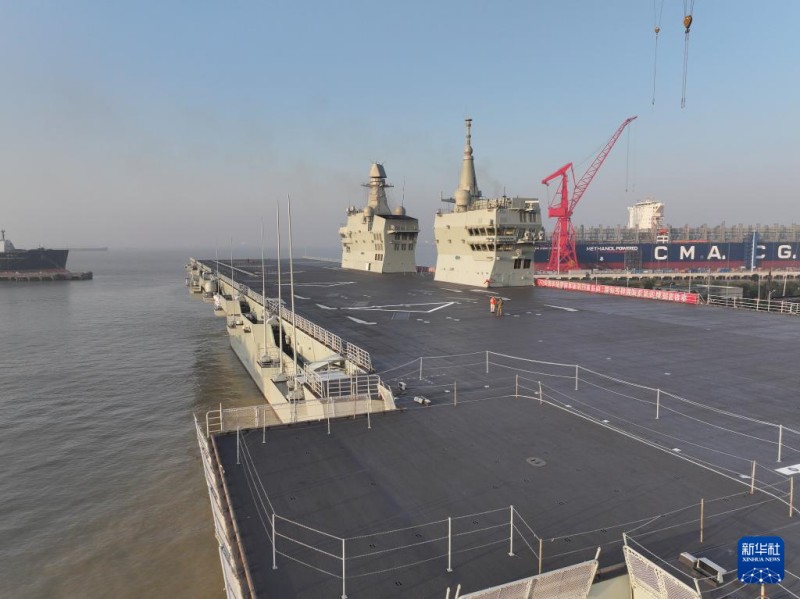 Το πολεμικ? πλο?ο Sichuan?του κινεζικο? ναυτικο? διεξ?γει την πρ?τη του δοκιμαστικ? πλε?ση