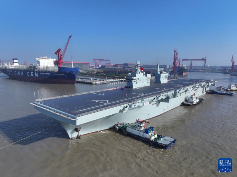 Το πολεμικ? πλο?ο Sichuan?του κινεζικο? ναυτικο? διεξ?γει την πρ?τη του δοκιμαστικ? πλε?ση