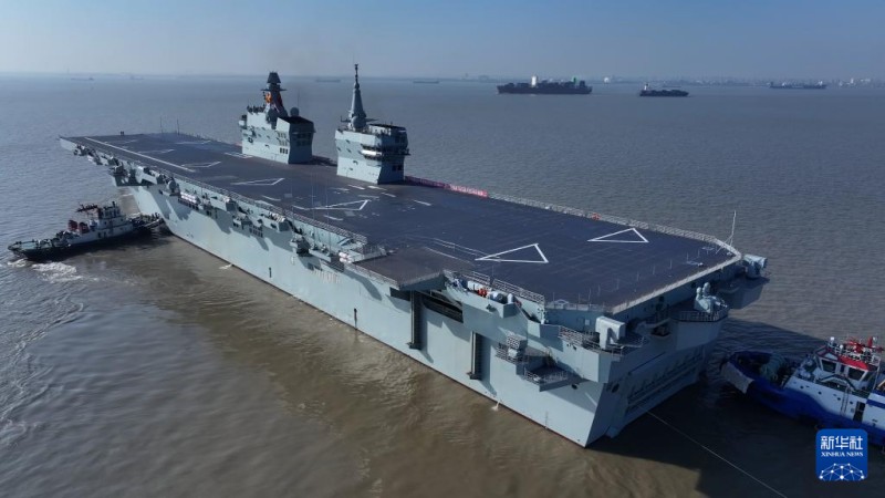 Το πολεμικ? πλο?ο Sichuan?του κινεζικο? ναυτικο? διεξ?γει την πρ?τη του δοκιμαστικ? πλε?ση